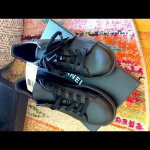 Black Adidas Stan Smith